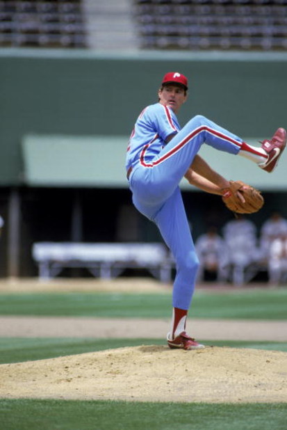 SAN DIEGO - 1986:  Steve Carlton #32 of the Philadelphia Phillies winds up the pitch during the 1986 season MLB game against the San Diego Padres at Jack Murphy Stadium in San Diego, California.  (Photo by Stephen Dunn/Getty Images) 