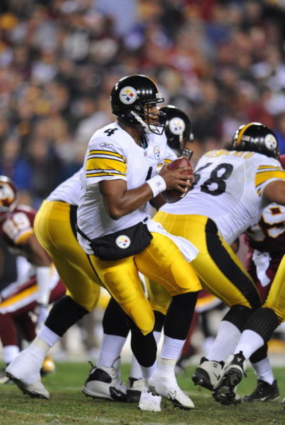 WASHINGTON - NOVEMBER 03:  Byron Leftwich #4 of the Pittsburgh Steelers drops back to pass against The Washington Redskins during their game on November 3, 2008 at Fedex Field in Washington, DC.  (Photo by Al Bello/Getty Images)