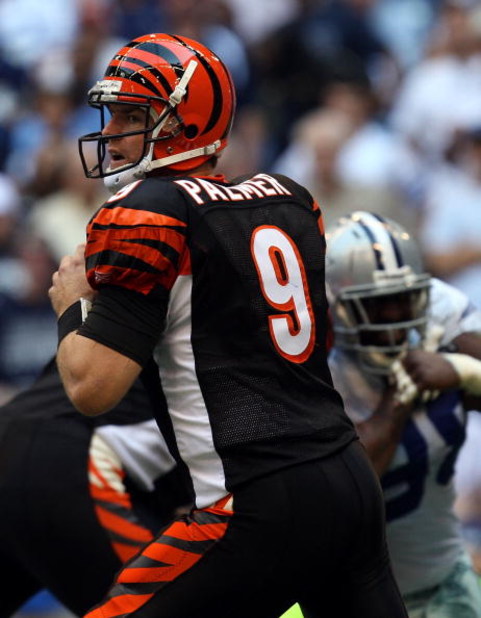 IRVING, TX - OCTOBER 05:  Quarterback Carson Palmer #9 of the Cincinnati Bengals drops back to pass against the Dallas Cowboys at Texas Stadium on October 5, 2008 in Irving, Texas.  (Photo by Ronald Martinez/Getty Images)