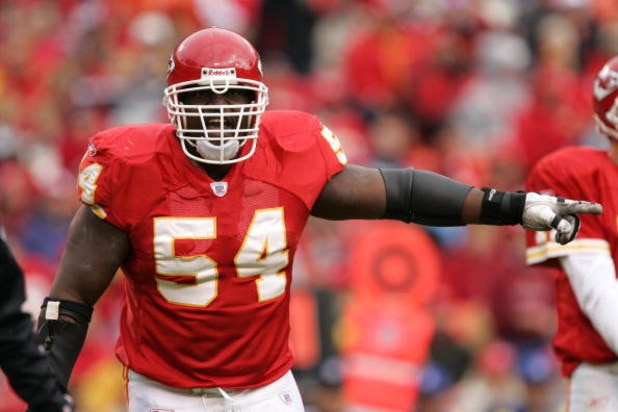 KANSAS CITY, MO - OCTOBER 22: Guard Brian Waters #54 of the Kansas City Chiefs points during the game against the San Diego Chargers on October 22, 2006 at Arrowhead Stadium in Kansas City, Missouri. The Chiefs won 30-27. (Photo by Brian Bahr/Getty Imag