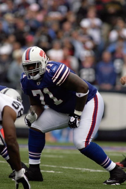 ORCHARD PARK, NY - SEPTEMBER 21: Jason Peters #71 of the Buffalo Bills blocks during the game against the Oakland Raiders on September 21, 2008 at Ralph Wilson Stadium in Orchard Park, New York. (Photo by Rick Stewart/Getty Images)