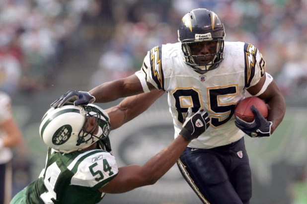 EAST RUTHERFORD, NJ - NOVEMBER 6: Antonio Gates #85 of the San Diego Chargers pushes off Victor Hobson #54 of the New York Jets on November 6, 2005 at Giants Stadium in East Rutherford, New Jersey. (Photo by Nick Laham/Getty Images)