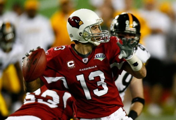 TAMPA, FL - FEBRUARY 01: Quarterback Kurt Warner #13 of the Arizona Cardinals drops back to pass against the Pittsburgh Steelers in Super Bowl XLIII on February 1, 2009 at Raymond James Stadium in Tampa, Florida. (Photo by Win McNamee/Getty Images)