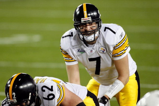 TAMPA, FL - FEBRUARY 01:  Quarterback Ben Roethlisberger #7 of the Pittsburgh Steelers under center against the Arizona Cardinals during Super Bowl XLIII on February 1, 2009 at Raymond James Stadium in Tampa, Florida.  (Photo by Kevin C. Cox/Getty Images)