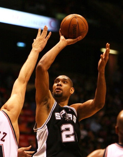 EAST RUTHERFORD, NJ - FEBRUARY 10:  Tim Duncan #21 of the San Antonio Spurs shoots against The New Jersey Nets during their game on February 10, 2009 at The Izod Center in East Rutherford, New Jersey.  NOTE TO USER: User expressly acknowledges and agrees 