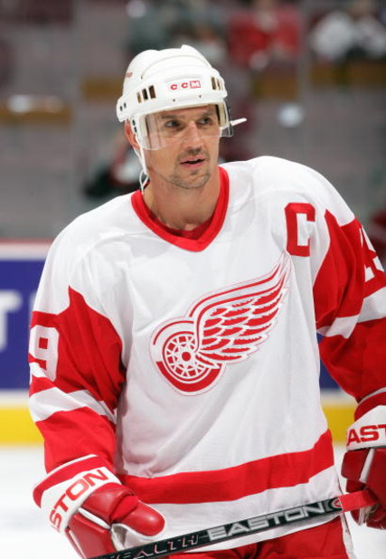 VANCOUVER, CANADA - NOVEMBER 13:  Steve Yzerman #19 of the Detroit Red Wings warms up prior to taking on the Vancouver Canucks in an NHL game at General Motors Place on November 13, 2005 in Vancouver, British Columbia, Canada.  The Canucks defeated the De