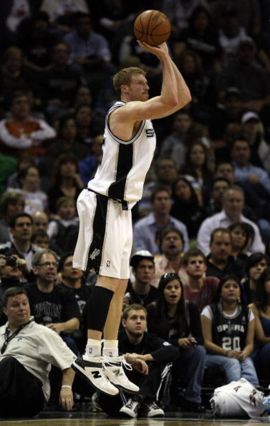 SAN ANTONIO - JANUARY 31:  Matt Bonner #15 of the San Antonio Spurs during play against the New Orleans Hornets on January 31, 2009 at AT&T Center in San Antonio, Texas.  NOTE TO USER: User expressly acknowledges and agrees that, by downloading and/or usi