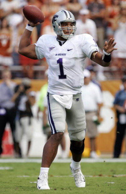 AUSTIN, TX - SEPTEMBER 29:  Quarterback Josh Freeman #1 of the Kansas State Wildcats throws against the Texas Longhorns in the first quarter on September 29, 2007 at Darrell K Royal-Texas Memorial Stadium in Austin, Texas.  (Photo by Brian Bahr/Getty Imag