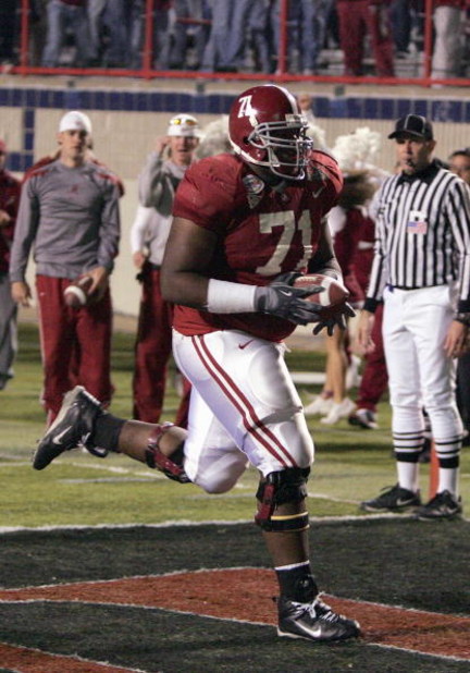 SHREVEPORT, LA - DECEMBER 28:  Andre Smith #71 of Alabama makes a touchdown against Oklahoma State on December 28, 2006 during the PetroSun Independence Bowl at Independence Stadium in Shreveport, Louisiana.  Oklahoma State defeated Alabama 34-31.  (Photo