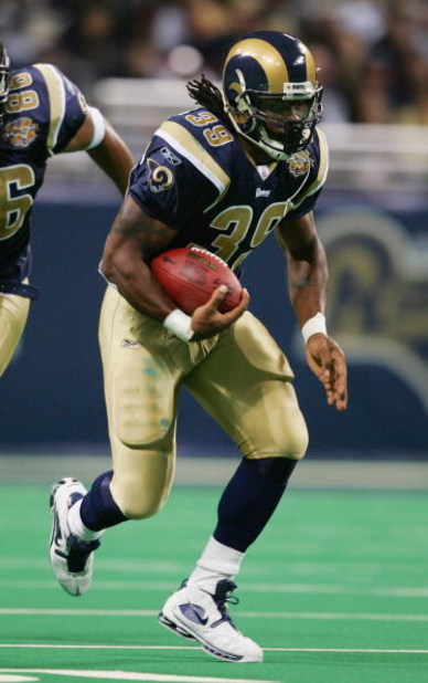 ST. LOUIS - NOVEMBER 14:  Steven Jackson #39 of the St. Louis Rams runs with the ball against the Seattle Seahawks during the game on November 14, 2004 at the Edward Jones Dome in St. Louis, Missouri.  The Rams defeated the Seahawks 23-12.  (Photo by Elsa