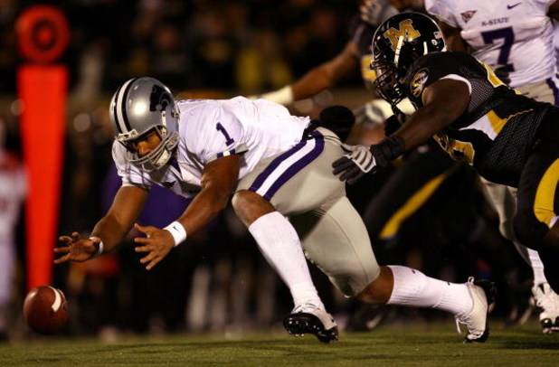 COLUMBIA, MO - NOVEMBER 08:  Quarterback Josh Freeman #1 of the Kansas State Wildcats dives for a loose ball during the game against the Missouri Tigers on November 8, 2008 at Memorial Stadium in Columbia, Missouri.  (Photo by Jamie Squire/Getty Images)