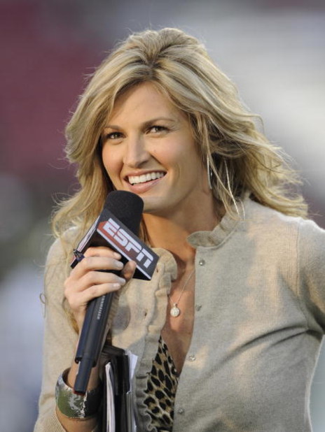 TAMPA, FL - OCTOBER 2: ESPN commentator Erin Andrews reports as the Pittsburgh Panthers upset the University of South Florida Bulls at Raymond James Stadium on October 2, 2008 in Tampa, Florida.  (Photo by Al Messerschmidt/Getty Images)