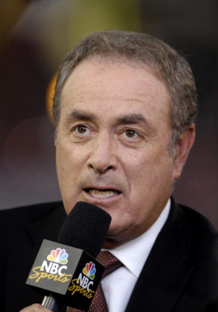 TAMPA, FL - OCTOBER 19: NBC commenator Al Michaels reports from the sidelines as the Tampa Bay Buccaneers host the Seattle Seahawks at Raymond James Stadium on October 19, 2008 in Tampa, Florida.  (Photo by Al Messerschmidt/Getty Images) 