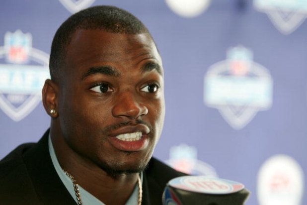 NEW YORK - APRIL 26:  Running back Adrian Peterson of Oklahoma University talks with the media during the NFL Draft Media Luncheon held at Chelsea Piers on April 26, 2007 in New York City.  (Photo by Chris McGrath/Getty Images)