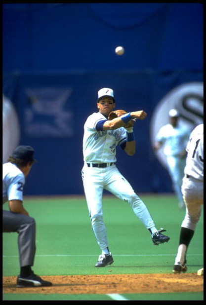 11 May 1991: TORONTO BLUE JAYS INFIELDER ROBERTO ALOMAR MAKES A PLAY DURING THE BLUE JAYS VERSUS CHICAGO WHITE SOX GAME AT THE SKYDOME IN TORONTO, CANADA.