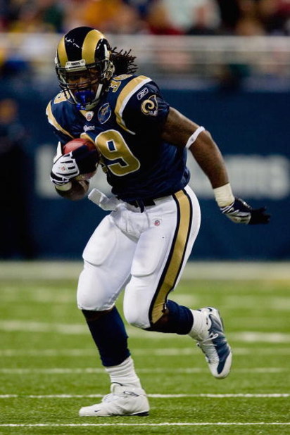 ST. LOUIS, MO - DECEMBER 21:  Steven Jackson #39 of the St. Louis Rams carries the ball during the game against the San Francisco 49ers at the Edward Jones Dome on December 21, 2008 in St. Louis, Missouri. The 49ers won 17-16. (Photo by Dilip Vishwanat/Ge