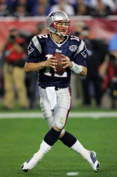 GLENDALE, AZ - FEBRUARY 03:  Tom Brady #12 of the New England Patriots drops back to pass in the fourth quarter of Super Bowl XLII against the New York Giants on February 3, 2008 at the University of Phoenix Stadium in Glendale, Arizona.  (Photo by Street