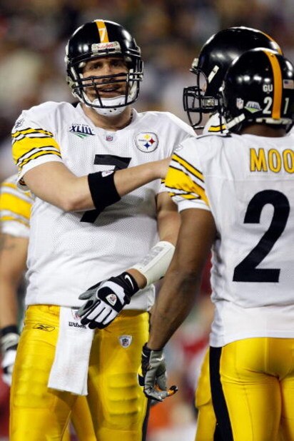 TAMPA, FL - FEBRUARY 01: Quarterback Ben Roethlisberger #7 of the Pittsburgh Steelers reacts against the Arizona Cardinals during Super Bowl XLIII on February 1, 2009 at Raymond James Stadium in Tampa, Florida. (Photo by Streeter Lecka/Getty Images)