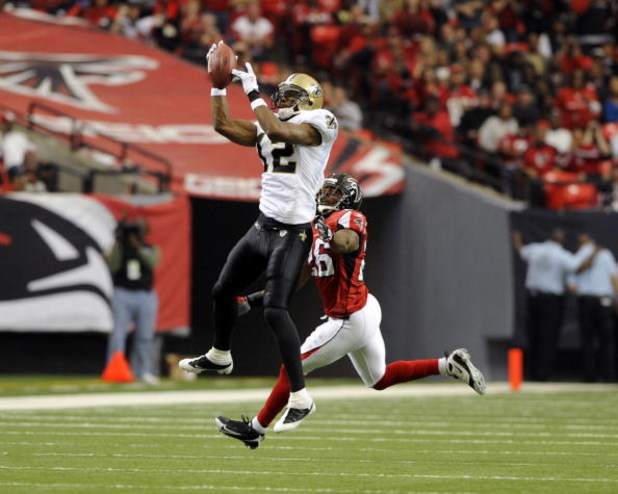 ATLANTA - NOVEMBER 9: Wide receiver Marques Colston #12 of the New Orleans Saints grabs a midfield pass against the Atlanta Falcons at the Georgia Dome on November 9, 2008 in Atlanta, Georgia.  (Photo by Al Messerschmidt/Getty Images)