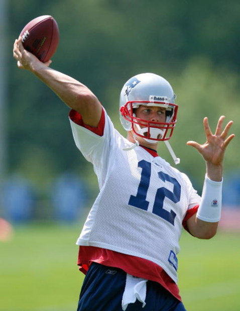 FOXBORO, MA - JUNE 7:  Tom Brady #12 of the New England Patriots  passes the football during Mini Camp at Gillette Stadium on June 7, 2008 in Foxboro, Massachusetts. (Photo by Jim Rogash/Getty Images)