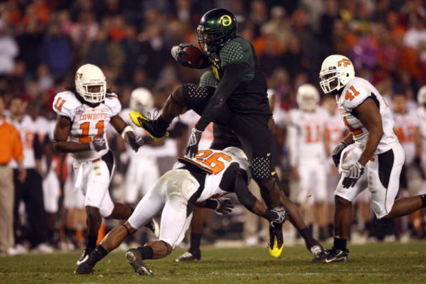 SAN DIEGO, CA - DECEMBER 30:   Runningback LeGarrette Blount #9 of the University of Oregon Ducks hurdles a player en route to a touchdown during his team's 42-31 win over the Oklahoma State University Cowboys in the Pacific Life Holiday Bowl at Qualcomm 