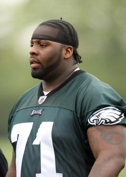 PHILADELPHIA - MAY 1: Offensive tackle Jason Peters #71 of the Philadelphia Eagles practices during minicamp at the NovaCare Complex on May 1, 2009 in Philadelphia, Pennsylvania. (Photo by Hunter Martin/Getty Images)