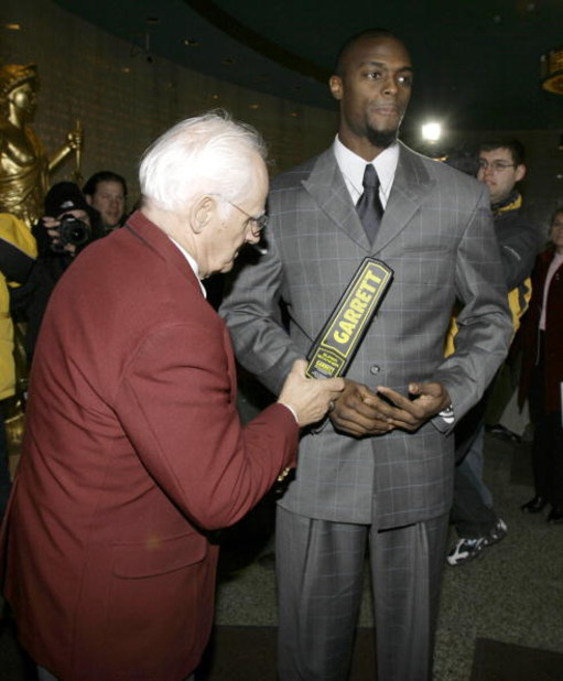 LEBANON - JANUARY 14: New York Giants wide receiver Plaxico Burress is checked by security personnel as he arrives at the Lebanon County Courthouse January 14, 2009 in Lebanon, Pa.  Burress is scheduled to appear in a civil trial in a dispute with an auto