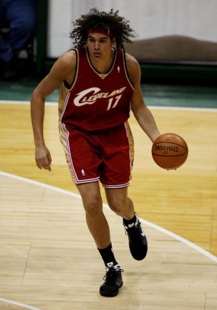 MILWAUKEE - FEBRUARY 20: Anderson Varejao #17 of the Cleveland Cavaliers moves upcourt against the Milwaukee Bucks on February 20, 2009 at the Bradley Center in Milwaukee, Wisconsin. The Cavaliers defeated the Bucks 111-103. NOTE TO USER: User expressly a