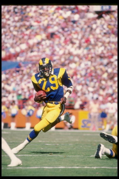 1986:  Running back Eric Dickerson of the Los Angeles Rams runs down the field during a game at Anaheim Stadium in Anaheim, California.  Mandatory Credit: Mike Powell  /Allsport