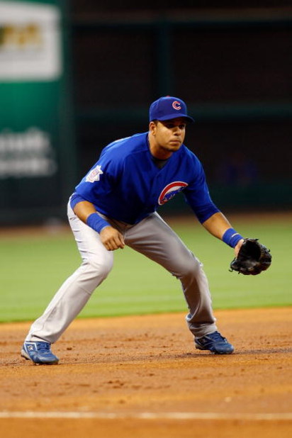 Boston Red Sox's Mark Bellhorn (12) tags out Chicago Cubs' Aramis