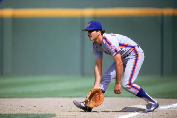 SAN DIEGO - 1986:  First baseman Keith Hernandez #17 of the New York Mets fields a grounder during a 1986 game against the San Diego Padres at Jack Murphy Stadium in San Diego, California.  (Photo by Stephen Dunn/Getty Images)