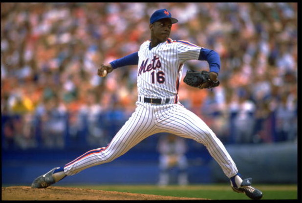 1988:  DWIGHT GOODEN DELIVERS A PITCH FOR THE NEW YORK METS AT SHEA STADIUM IN NEW YORK, NEW YORK DURING THE 1988 SEASON.  MANDATORY CREDIT: MIKE POWELL/ALLSPORT.