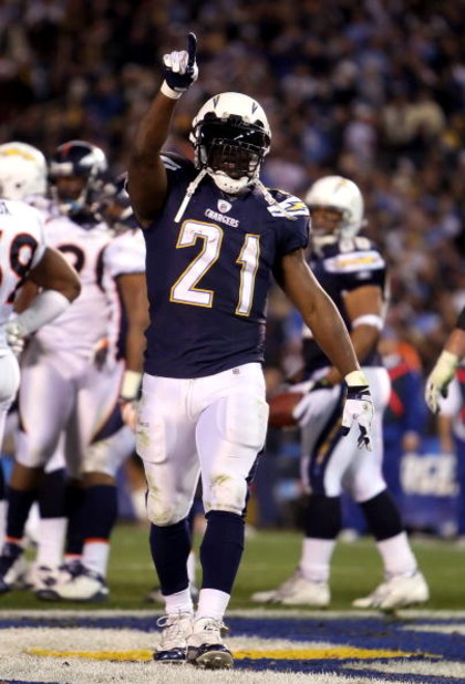 SAN DIEGO - DECEMBER 28:  Runningback LaDainian Tomlinson #21 of the San Diego Chargers celebrates after scoring a 4 yard rushing touchdown against the Denver Broncos during the second quarter of the NFL game at Qualcomm Stadium on December 28, 2008 in Sa