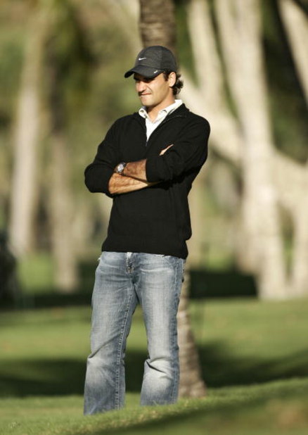 UNITED STATES - MARCH 21:  Roger Federer watches Tiger Woods during a practice round at the CA Championship held at the Doral Resort and Spa on the Blue Monster Course in Miami, Florida on Wednesday, March 21, 2007.  (Photo by Sam Greenwood/Getty Images)
