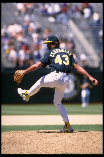 20 Jun 1995:  Pitcher Dennis Eckersley of the Oakland Athletics winds up to pitch against the Minnesota Twins at Oakland Alameda Stadium in Oakland, California.  The A's defeated the Twins 5-2.  Mandatory Credit:  Otto Greule/Allsport