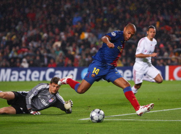 BARCELONA, SPAIN - APRIL 08:  Thierry Henry of Barcelona goes round Hans Jorg Butt of Bayern Munich during the UEFA Champions League quarter final first leg match between FC Barcelona and FC Bayern Munich at the Camp Nou stadium on April 8, 2009 in Barcel