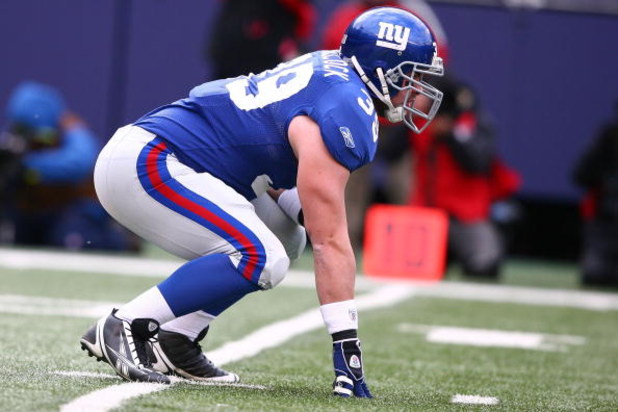 EAST RUTHERFORD, NJ - DECEMBER 07:  Madison Hedgecock #37 of the New York Giants gets ready to run a play against the Philadelphia Eagles during their game on December 7, 2008 at Giants Stadium in East Rutherford, New Jersey.  (Photo by Al Bello/Getty Ima