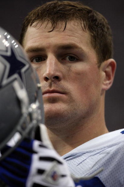 IRVING, TX - DECEMBER 14:  Tight end Jason Witten #82 of the Dallas Cowboys on the sidelines during play against the New York Giants at Texas Stadium on December 14, 2008 in Irving, Texas.  (Photo by Ronald Martinez/Getty Images)