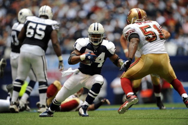 IRVING, TX - NOVEMBER 23:  Running back Marion Barber #24 of the Dallas Cowboys runs the ball against Takeo Spikes #51 of the San Francisco 49ers at Texas Stadium on November 23, 2008 in Irving, Texas.  (Photo by Ronald Martinez/Getty Images)