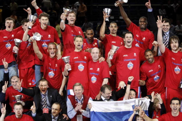 MADRID, SPAIN - MAY 04:  Players of CSKA Moscow celebrate at the end of the Euroleague Final Four final basketball match between Maccabi Elite and CSKA Moscow at the Palacio de Deportes on May 4, 2008 in Madrid, Spain. CSKA Moscow won the final 91-71.  (P