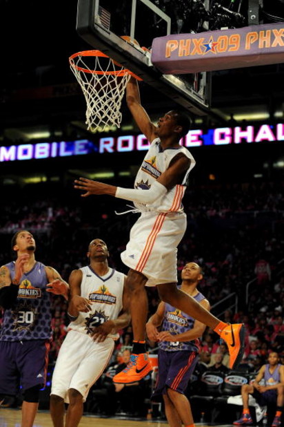 PHOENIX - FEBRUARY 13:  Kevin Durant #35 of the Sophomore team slam dunks during the T-Mobile Rookie Challenge & Youth Jam part of 2009 NBA All-Star Weekend at US Airways Center on February 13, 2009 in Phoenix, Arizona.  NOTE TO USER: User expressly ackno