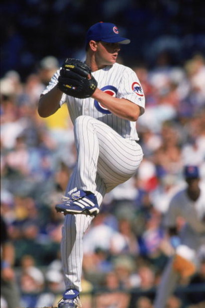 Lee Smith of the Chicago Cubs pitches in a MLB game at Wrigley