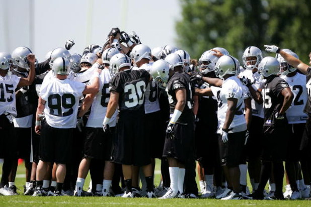 ALAMEDA, CA - MAY 08:  The Oakland Raiders huddle together during the Raiders minicamp at the team's permanent training facility on May 8, 2009 in Alameda, California.  (Photo by Ezra Shaw/Getty Images)