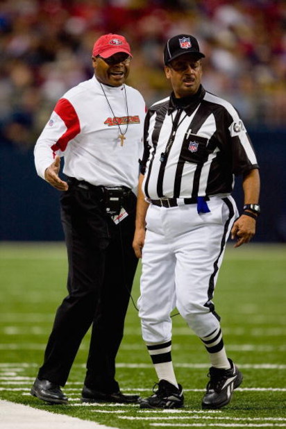 ST. LOUIS, MO - DECEMBER 21:  Head coach Mike Singletary of the San Francisco 49ers argues a call with line judge Charles Stewart during the game against the St. Louis Rams at the Edward Jones Dome on December 21, 2008 in St. Louis, Missouri. The 49ers wo