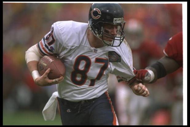 7 Jan 1995:  Wide receiver Tom Waddle of the Chicago Bears runs with the ball during a playoff game against the San Francisco 49ers at Candlestick Park in San Francisco, California.  The 49ers won the game, 44-15. Mandatory Credit: Al Bello  /Allsport
