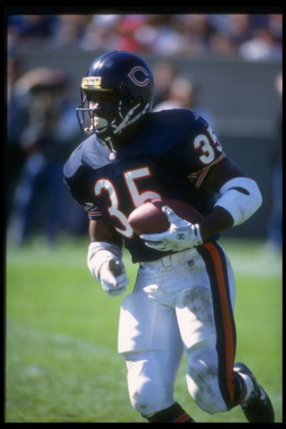 27 Sep 1992: Running back Neal Anderson of the Chicago Bears moves the ball during a game against the Atlanta Falcons at the Georgia Dome in Atlanta, Georgia. The Bears won the game, 41-31.