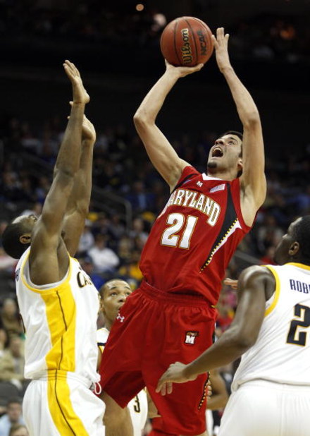 KANSAS CITY, MO - MARCH 19:  Greivis Vasquez #21 of the Maryland Terrapins shoots the short jump shot against Patrick Christopher #23 of the California Golden Bears in the second half during the first round of the NCAA Division I Men's Basketball Tourname