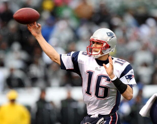 OAKLAND, CA - DECEMBER 14: Matt Cassel #16 of the New England Patriots passes against the Oakland Raiders during an NFL game on December 14, 2008 at the Oakland-Alameda County Coliseum in Oakland, California. (Photo by Jed Jacobsohn/Getty Images)