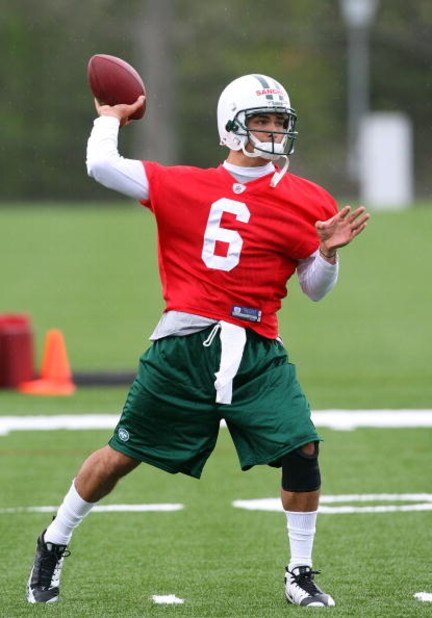 FLORHAM PARK, NJ - MAY 02: Quarterback Mark Sanchez #6 of the New York Jets throws a pass during minicamp on May 2, 2009 at the Atlantic Health Jets Training Center in Florham Park, New Jersey. (Photo by Jim McIsaac/Getty Images)