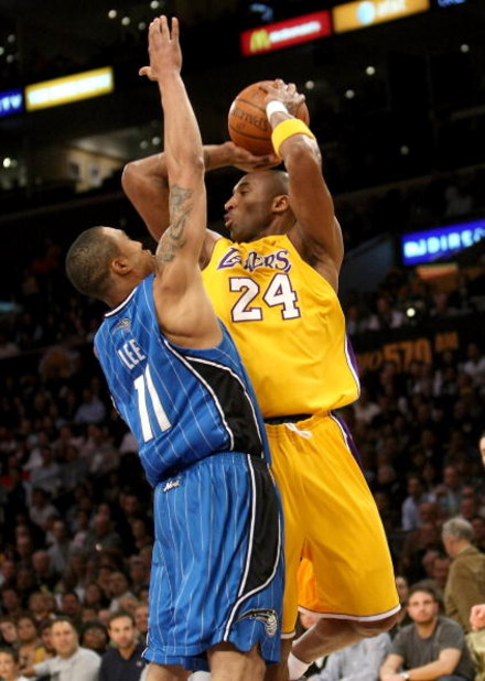 LOS ANGELES, CA - JANUARY 16: Kobe Bryant #24 of the Los Angeles Lakers throws a pass over Courtney #11 of the Orlando Magic on January 16, 2009 at Staples Center in Los Angeles, California. The Magic won 109-103. NOTE TO USER: User expressly acknowledges